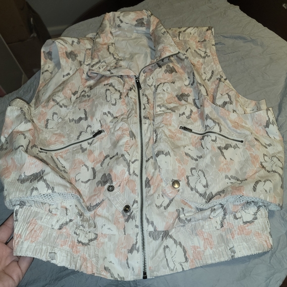 NWT- FP Movement vest - Picture 8 of 10